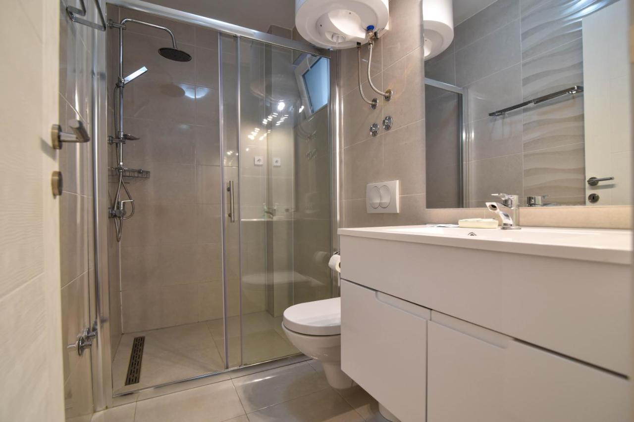 Carlotta Apartman *