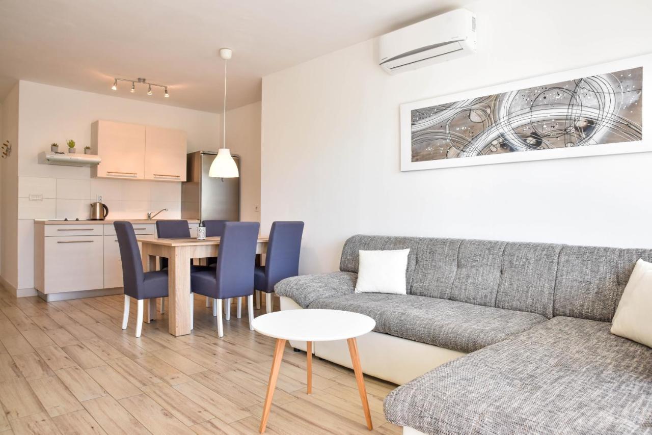 Carlotta Apartman *
