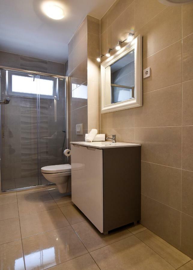 Carlotta Apartman *